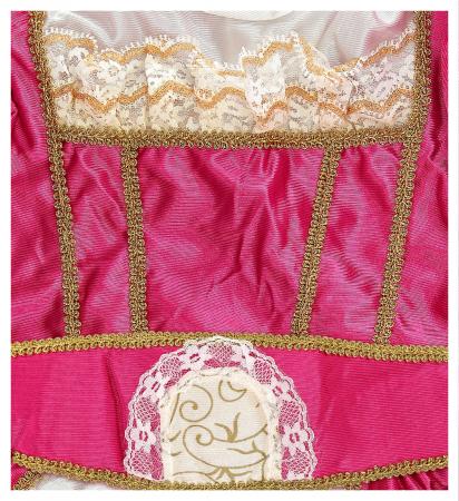 Herzogin von York mit Kleid mit Petticoat, Umhang mit Kapuze